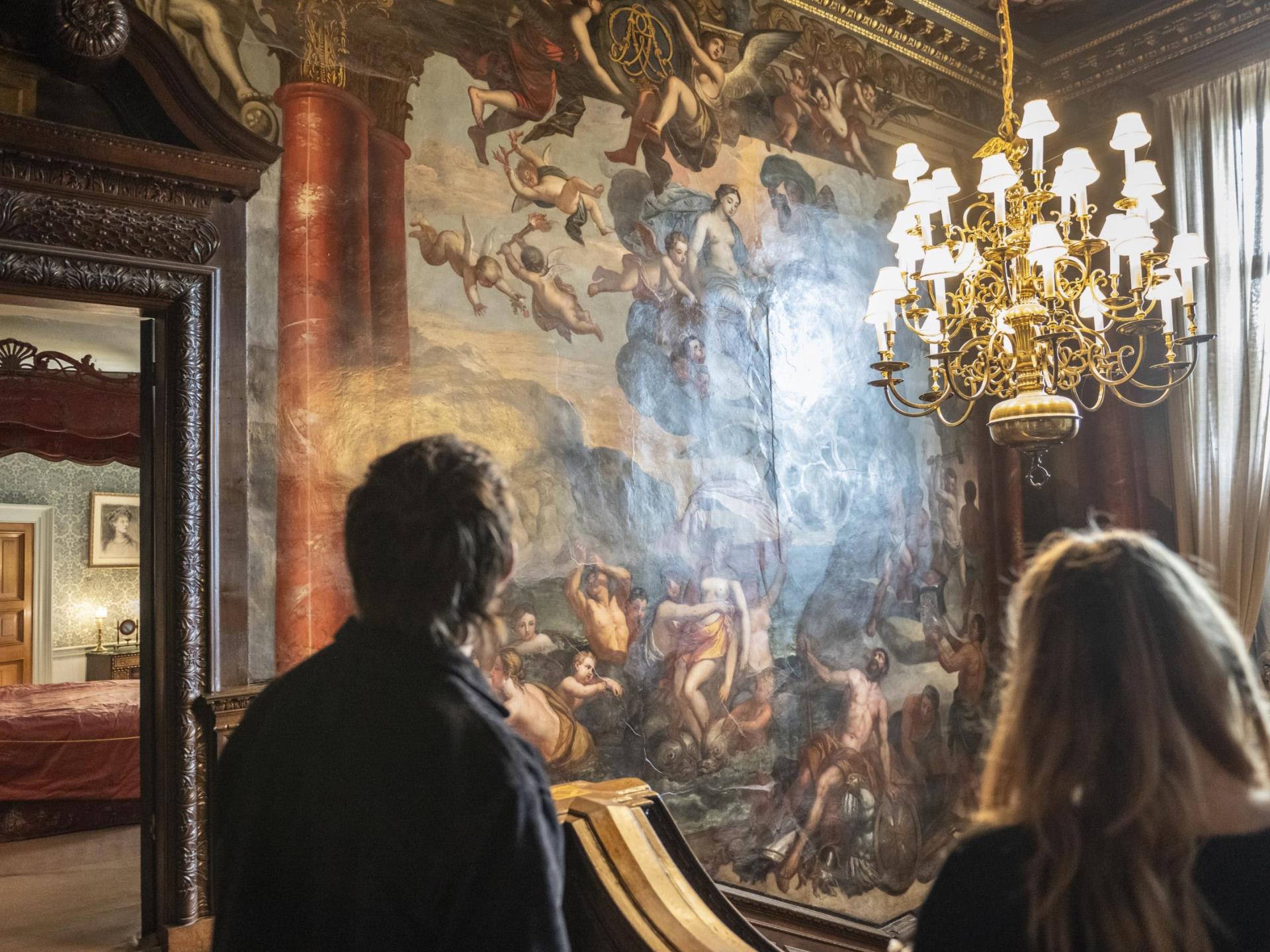 Explore the castle ©NTI / Paul Harris