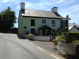 TyMawr at Bethania B&B ( road view)